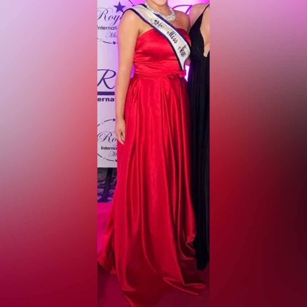 Strapless Elegant Red Evening Gown (mint condition)